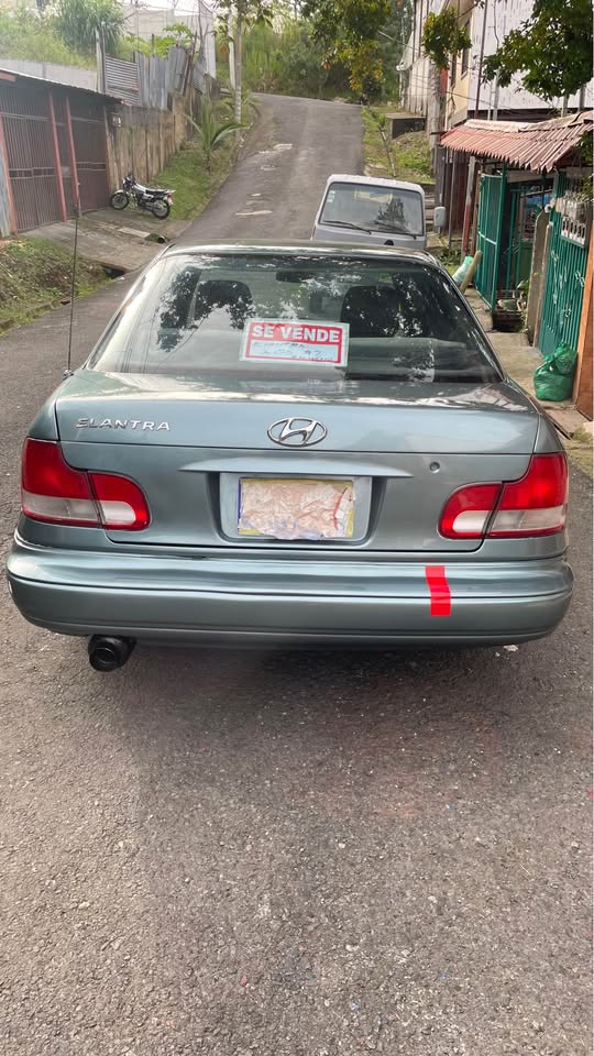 1992 Hyundai Elantra - foto 2
