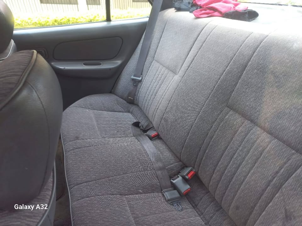 1998 Nissan Sentra - foto 5