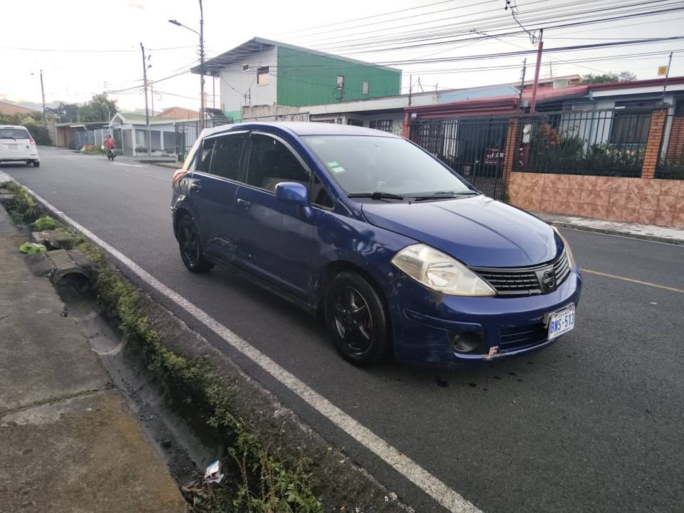 2009 Nissan Versa - foto 2