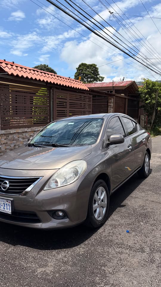 2013 Nissan Versa - foto 2