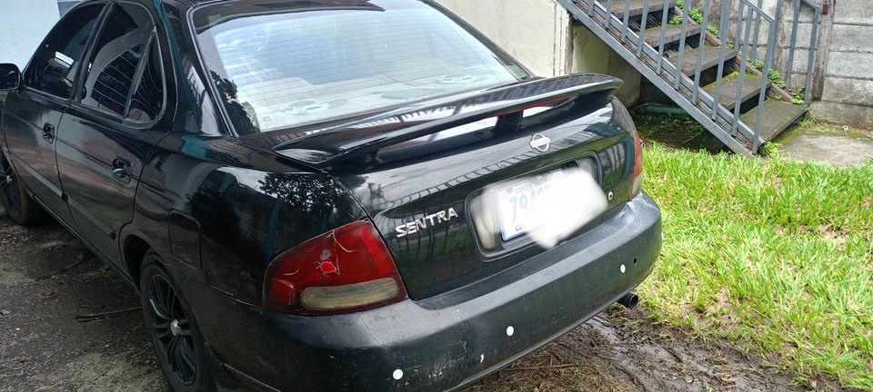 2001 Nissan Sentra - foto 2