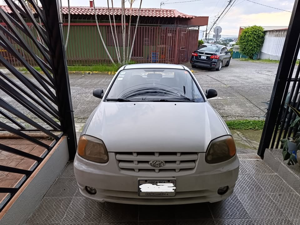 2003 Hyundai Accent - foto 2