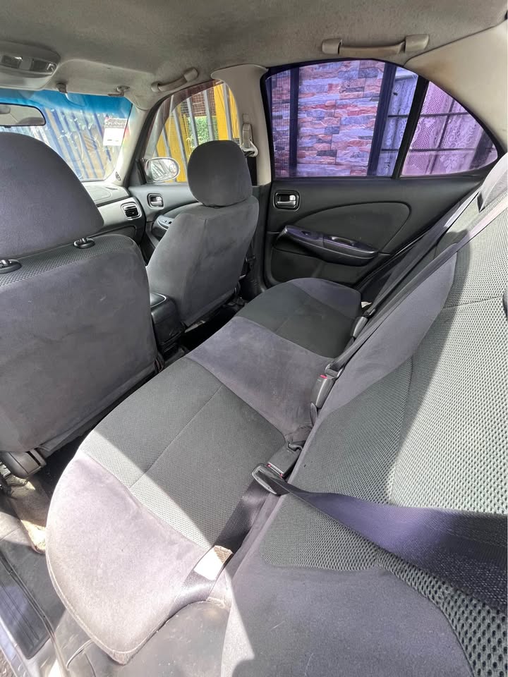 2005 Nissan Sentra - foto 2