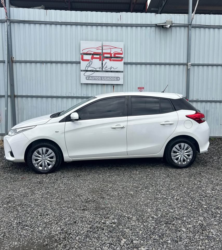2021 Toyota Yaris - foto 2