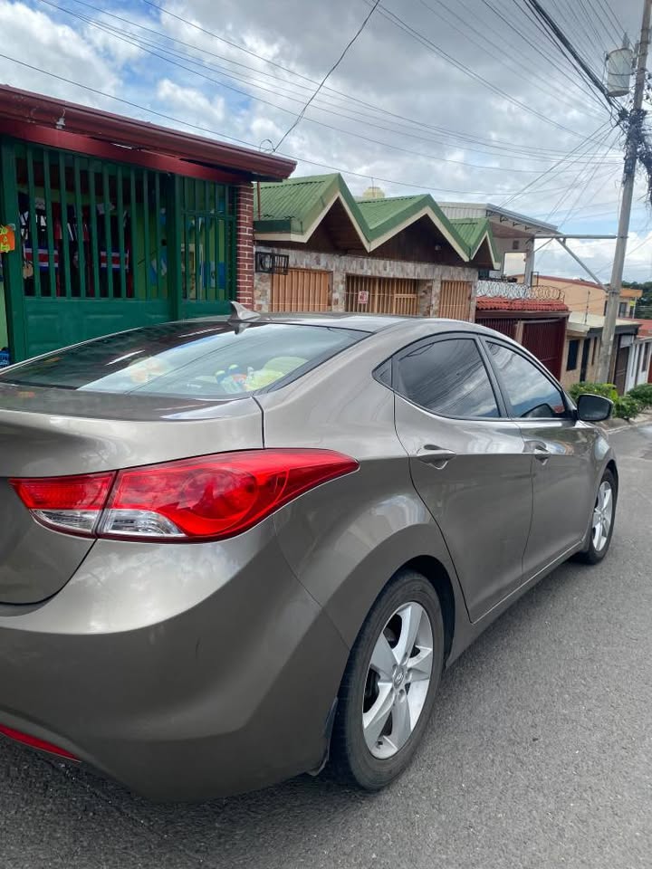 2013 Hyundai Elantra - foto 2