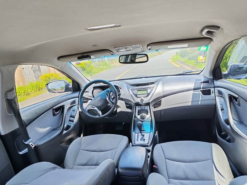 2012 Hyundai Elantra - foto 5