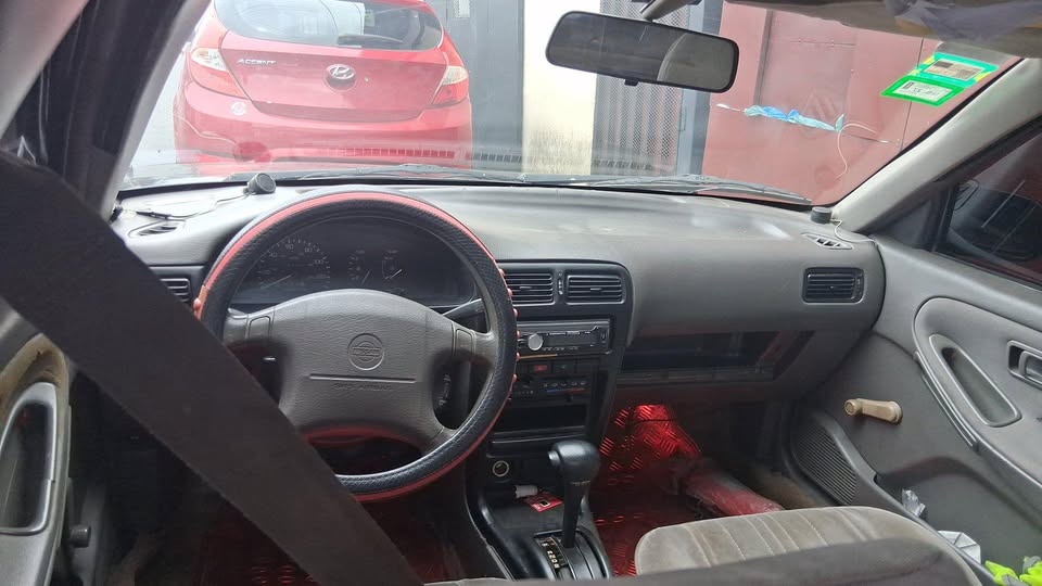 1993 Nissan Sentra - foto 2