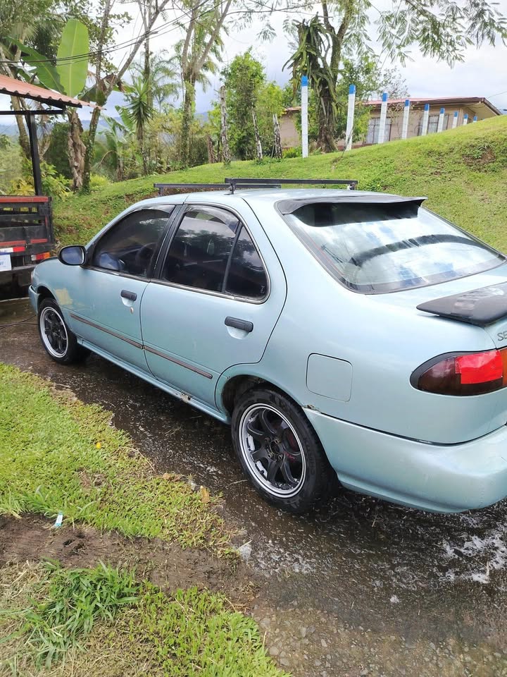 1995 Nissan Sentra - foto 2