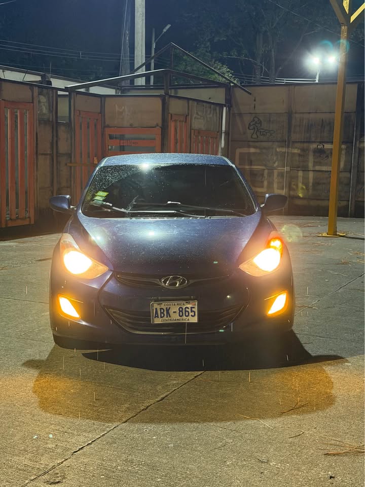 2013 Hyundai Elantra - foto 2