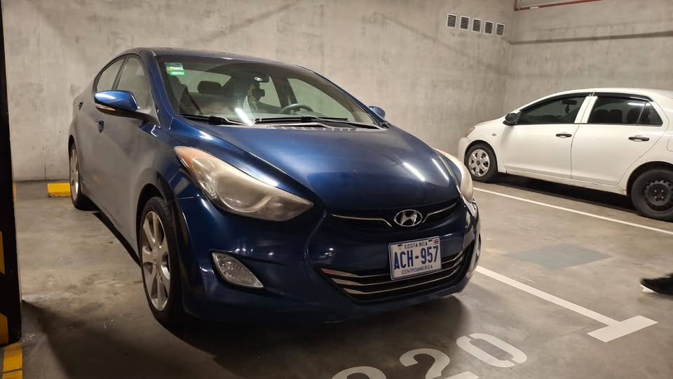 2013 Hyundai Elantra - foto 2
