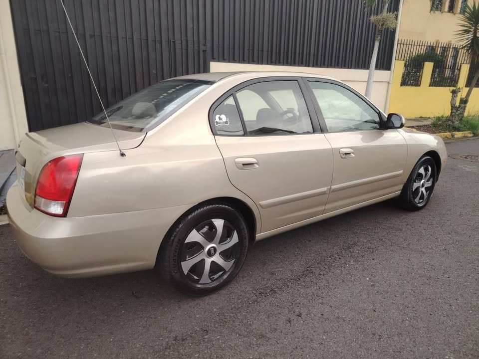 2003 Hyundai Elantra - foto 5