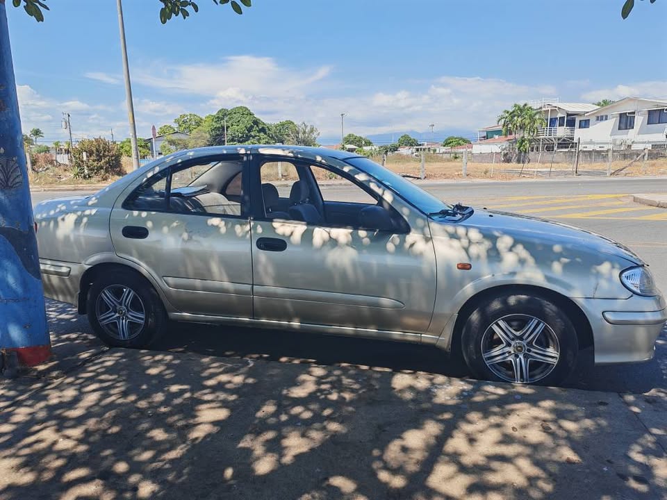 2003 Nissan Almera - foto 2