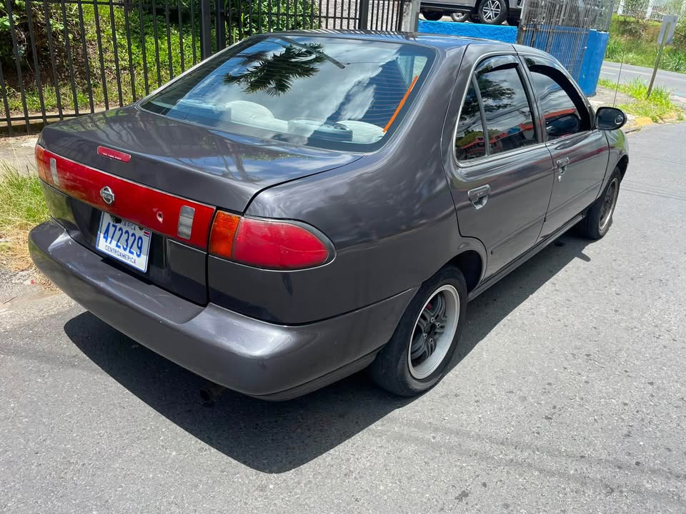 1997 Nissan Sentra - foto 4