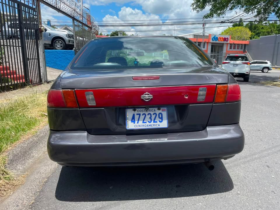 1997 Nissan Sentra - foto 5