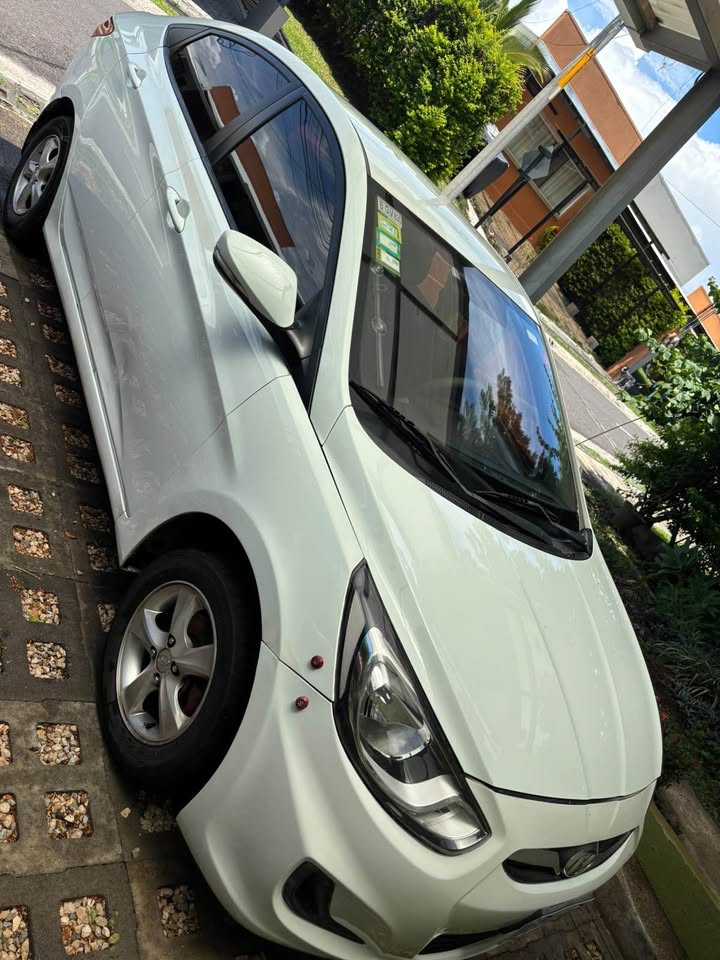 2015 Hyundai Accent - foto 2