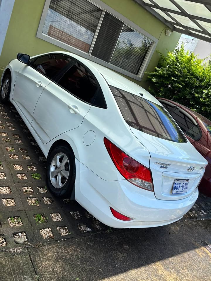 2015 Hyundai Accent - foto 3
