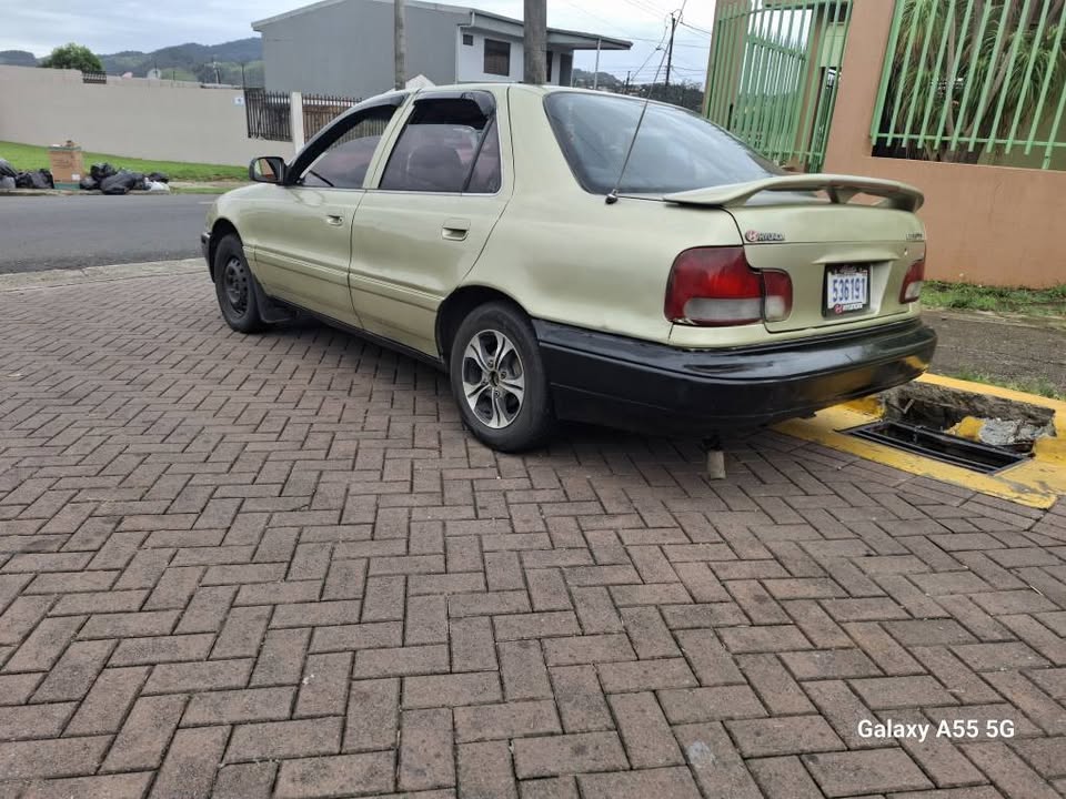 1992 Hyundai Elantra - foto 2