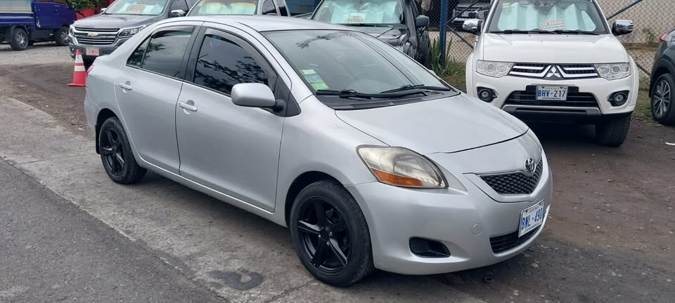 2011 Toyota Yaris - foto 3