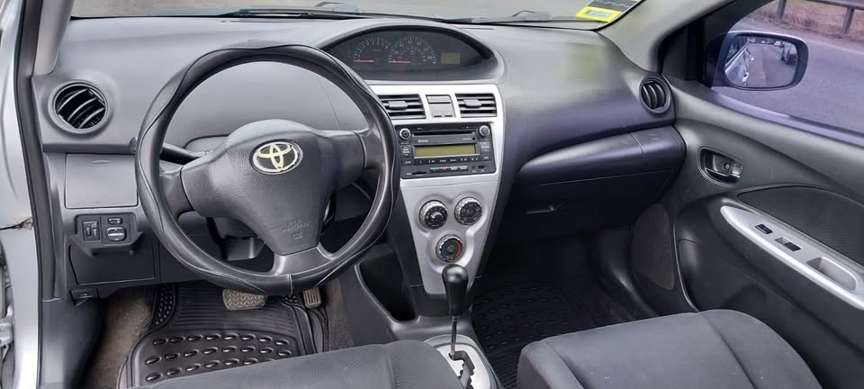2011 Toyota Yaris - foto 4