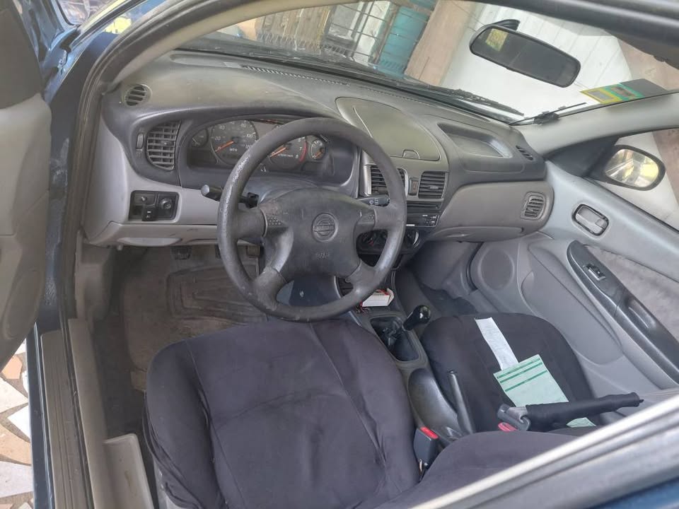 2001 Nissan Almera - foto 2
