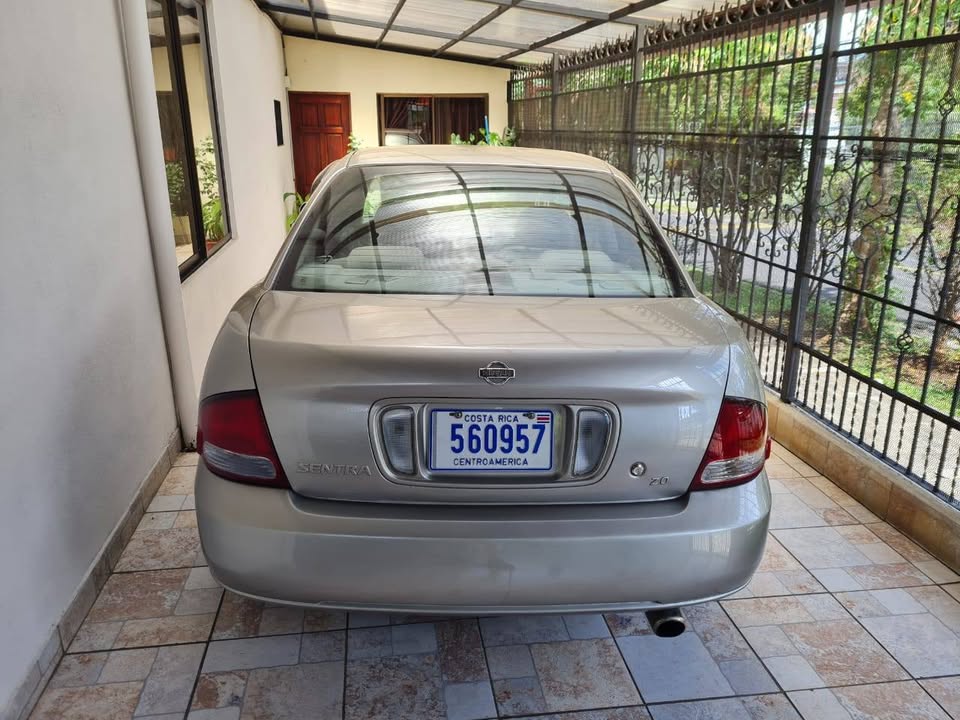 2001 Nissan Sentra - foto 2