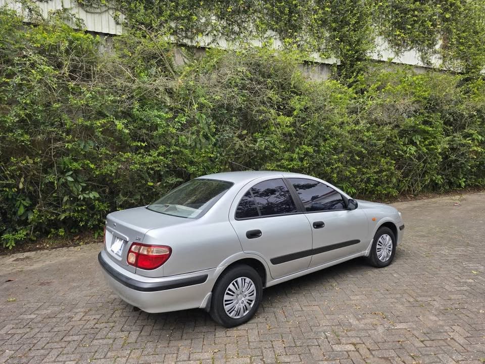 2002 Nissan Almera - foto 5