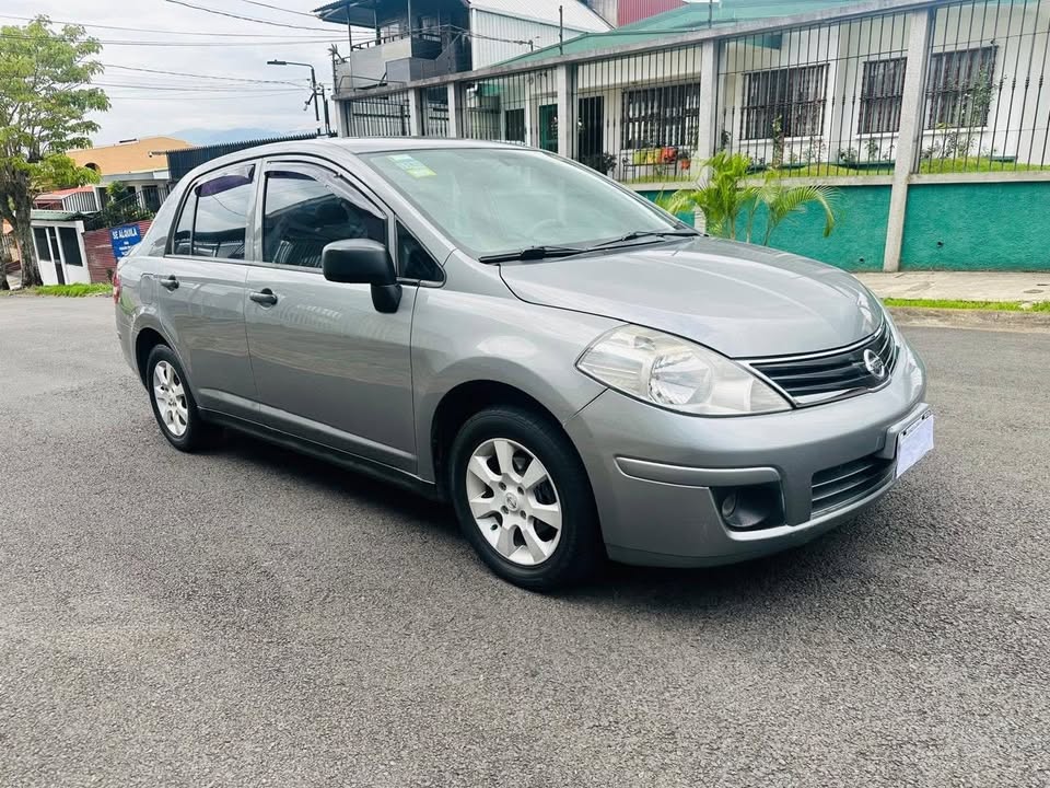 2013 Nissan Tiida - foto 2