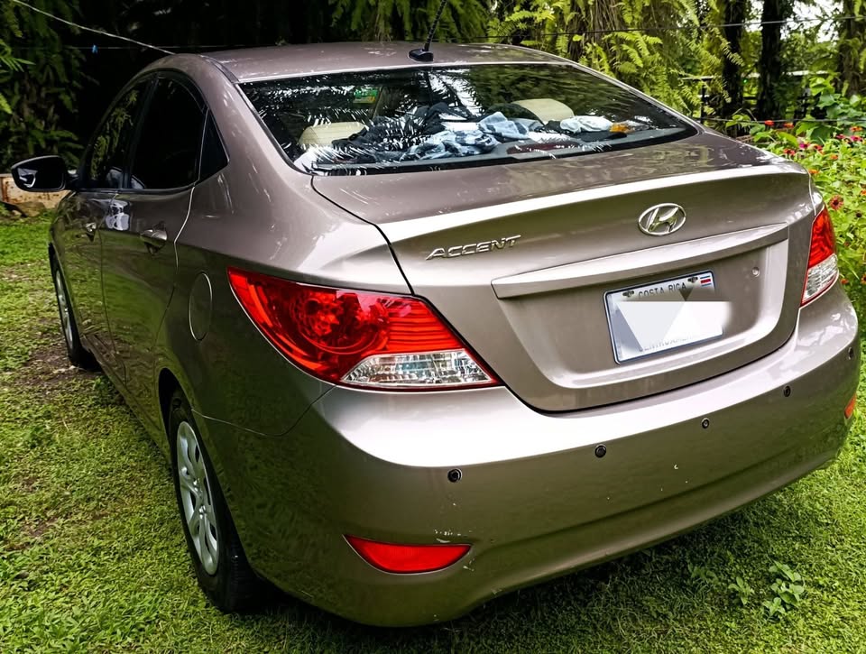 2013 Hyundai Accent - foto 2