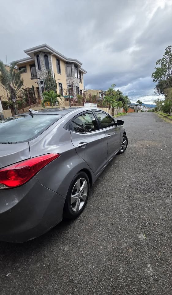 2013 Hyundai Elantra - foto 2