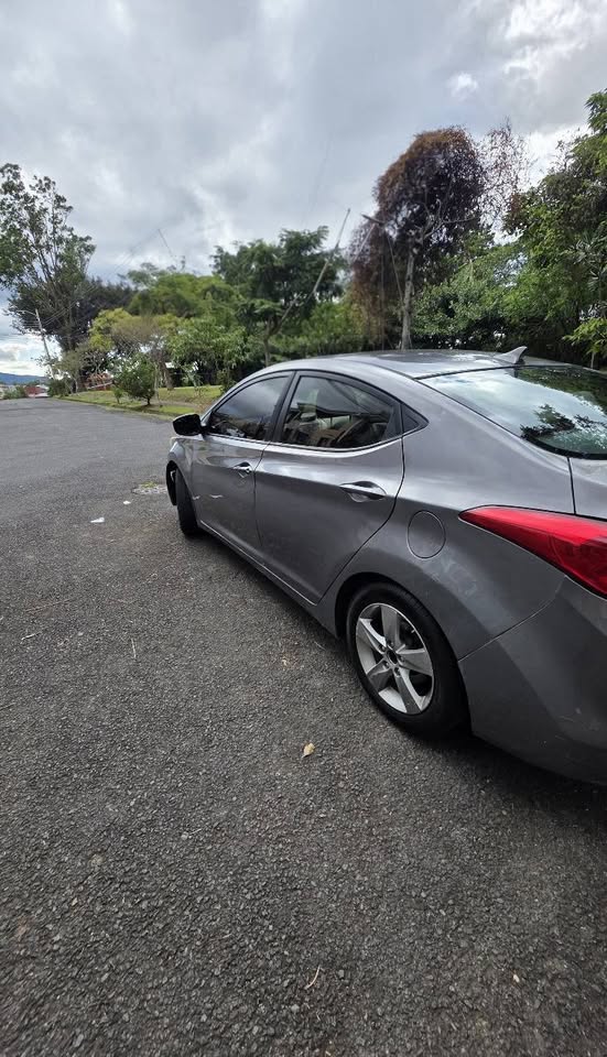 2013 Hyundai Elantra - foto 4