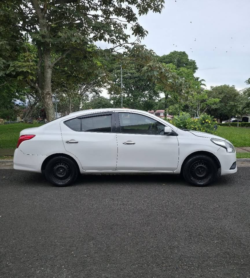 2016 Nissan Versa - foto 2