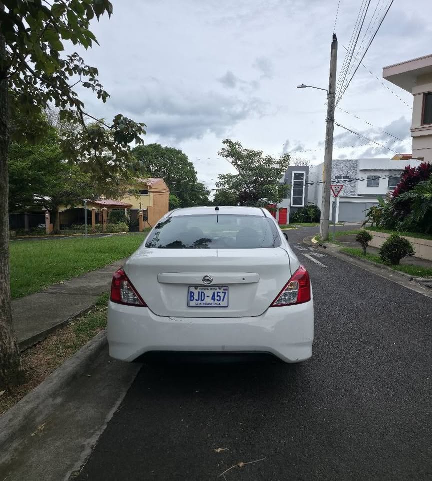 2016 Nissan Versa - foto 3