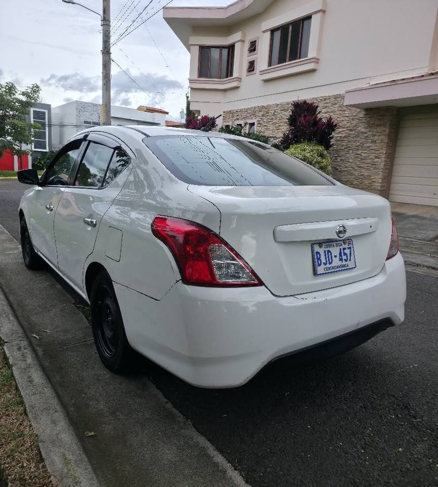 2016 Nissan Versa - foto 5