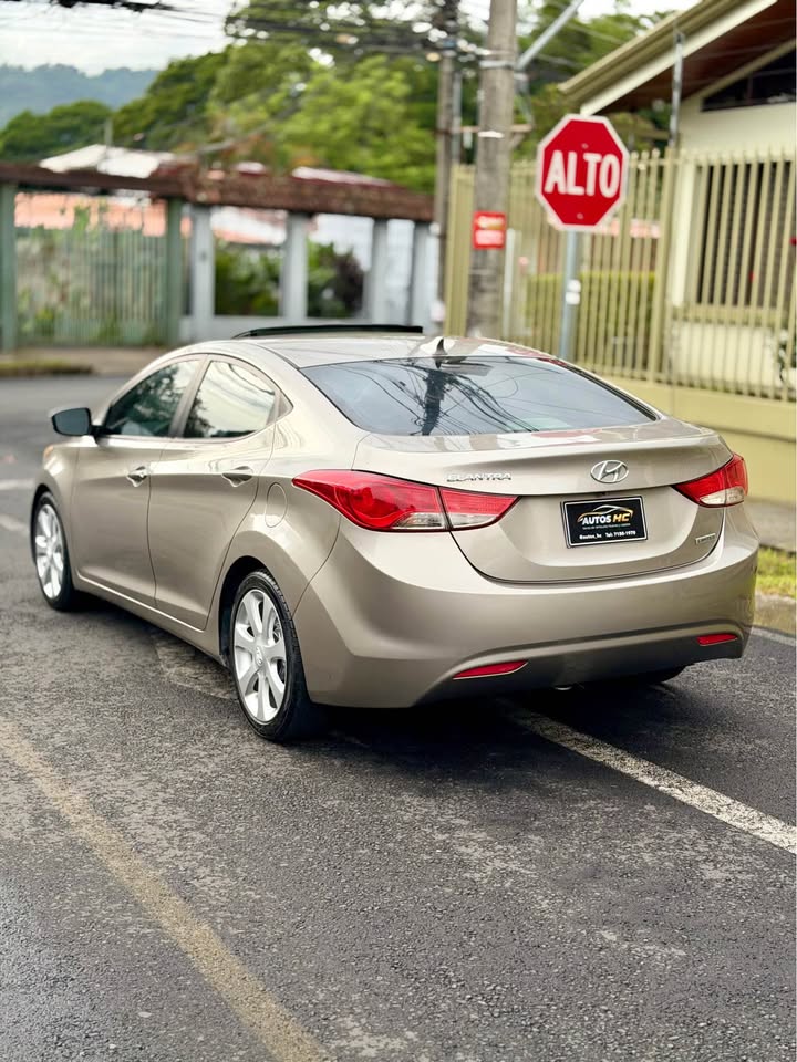 2012 Hyundai Elantra - foto 4