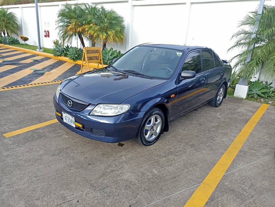 2002 Mazda 323