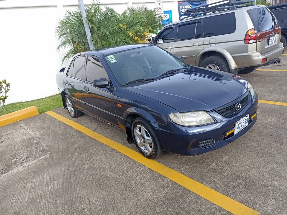 2002 Mazda 323 - foto 2