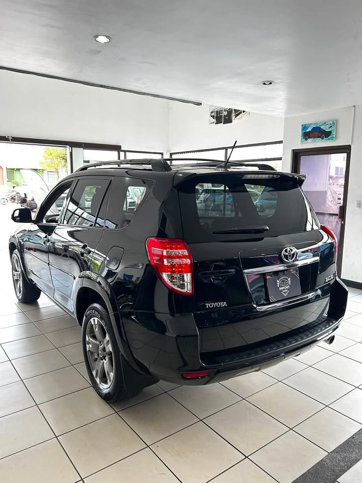 2010 Toyota RAV4 - foto 3