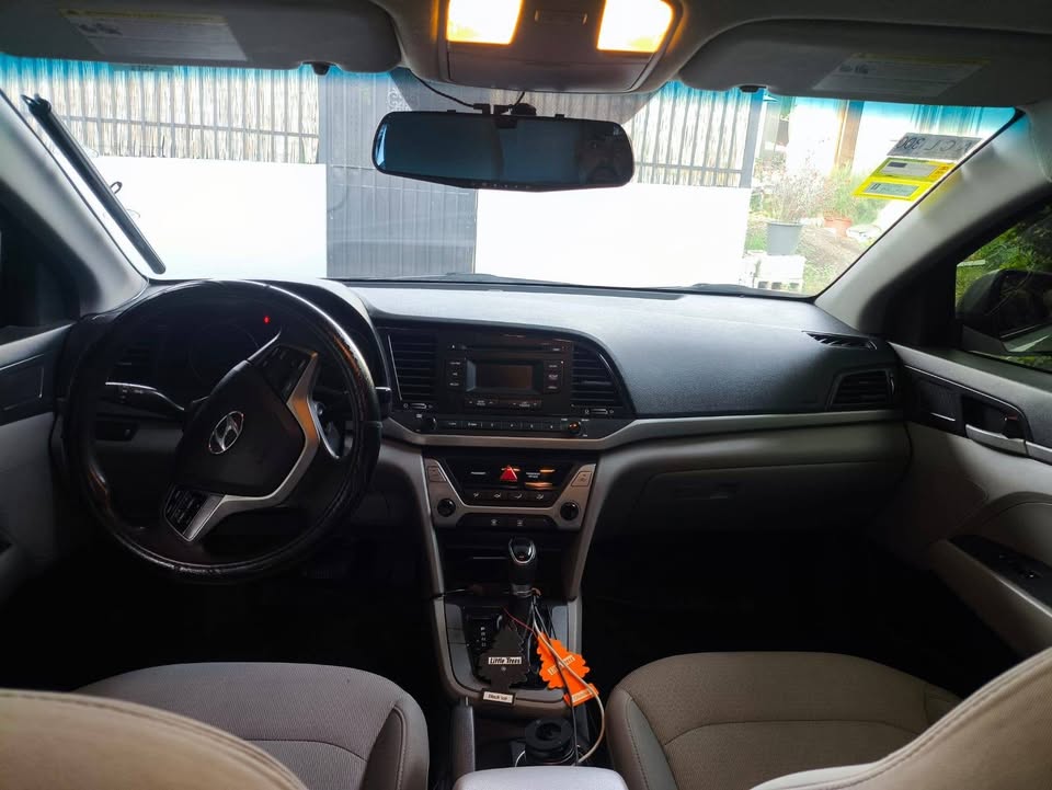 2017 Hyundai Elantra - foto 2