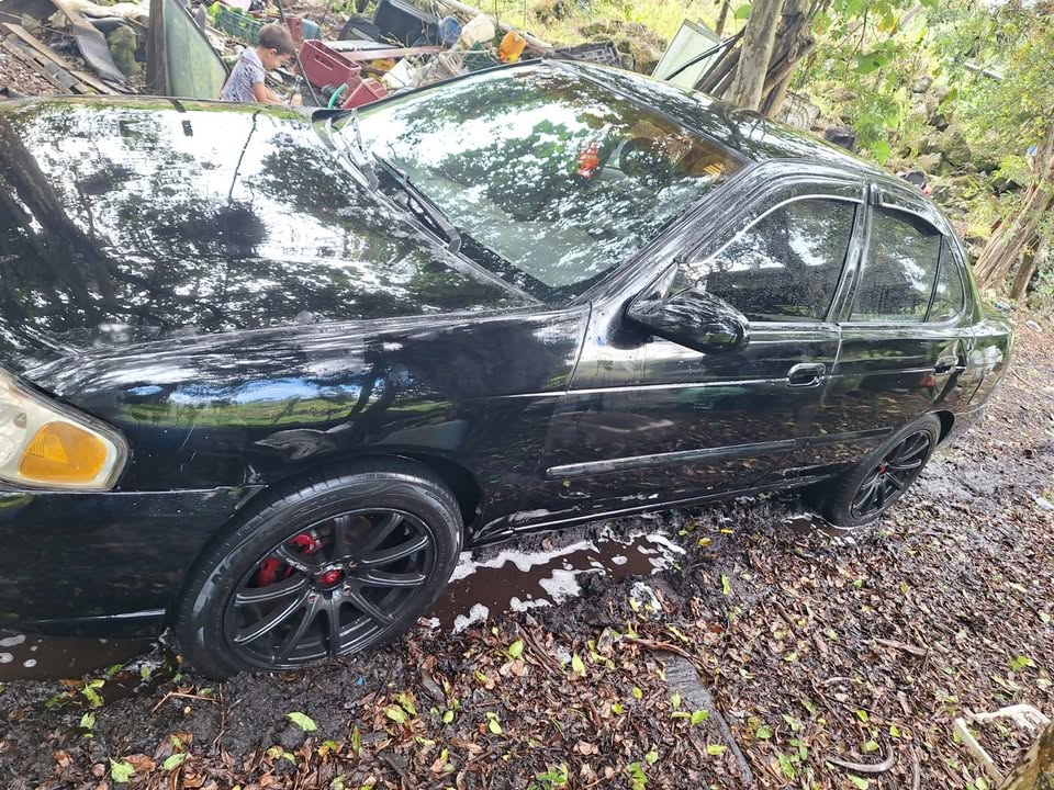 2001 Nissan Sentra - foto 2