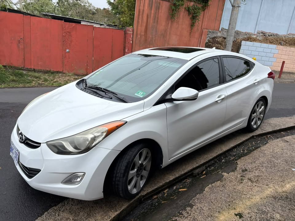 2012 Hyundai Elantra - foto 2