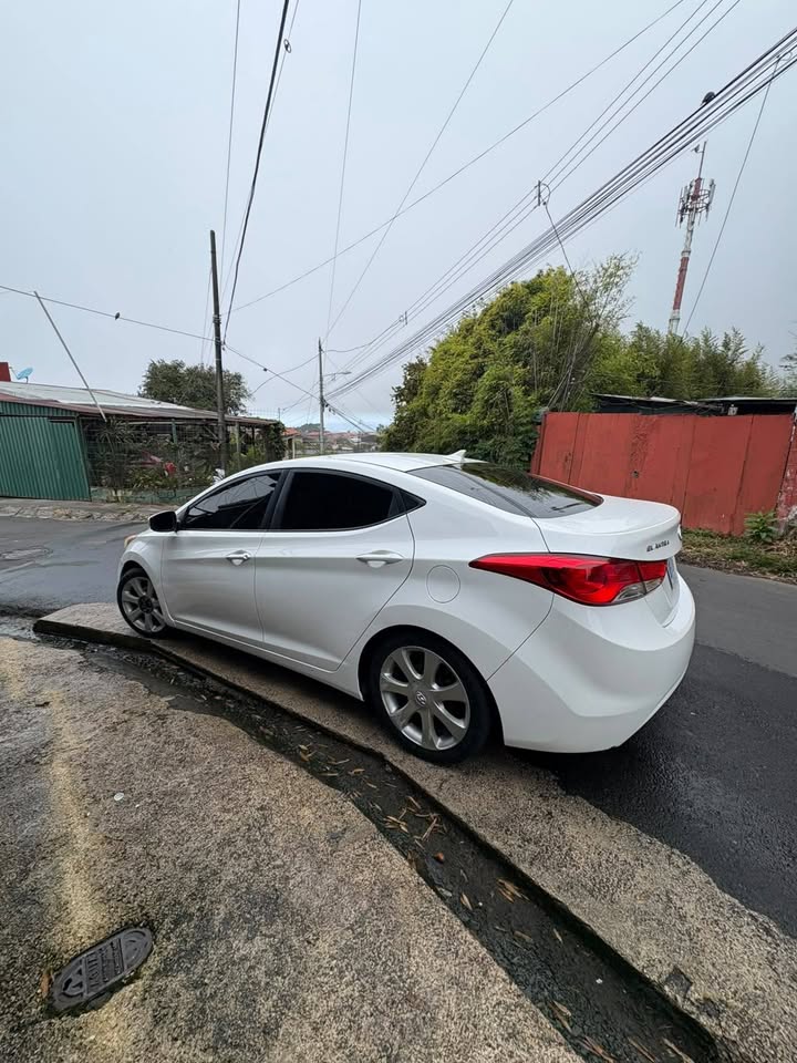 2012 Hyundai Elantra - foto 5