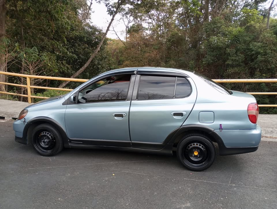 2001 Toyota Yaris - foto 4