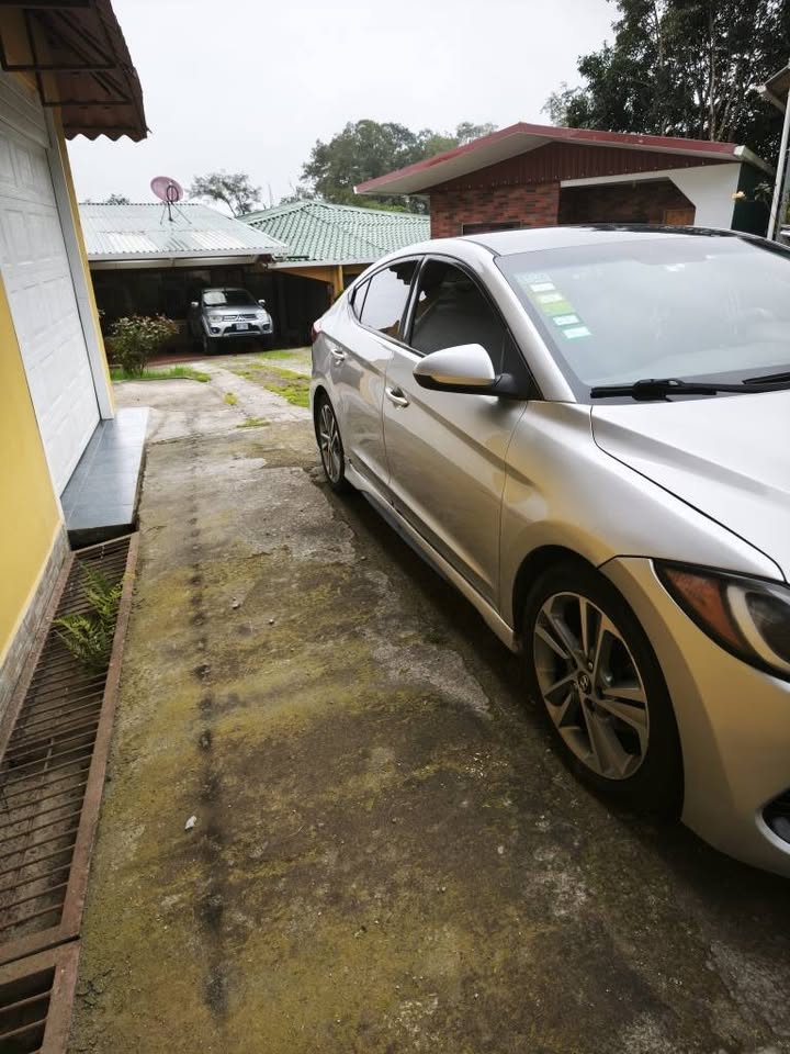 2017 Hyundai Elantra - foto 2