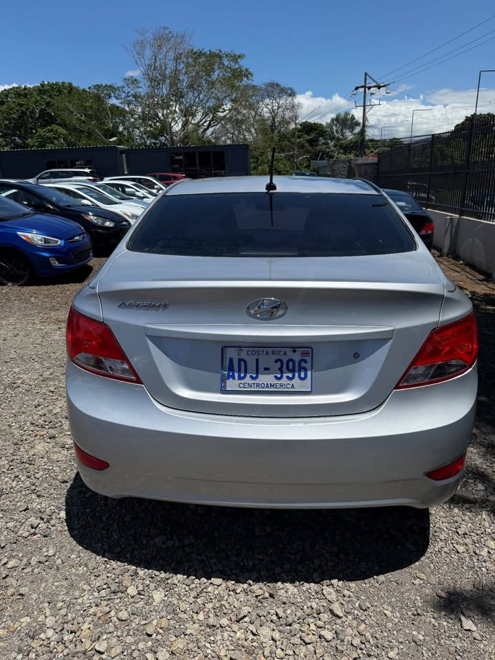2017 Hyundai Accent - foto 2