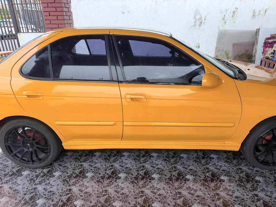 2003 Nissan Sentra - foto 2