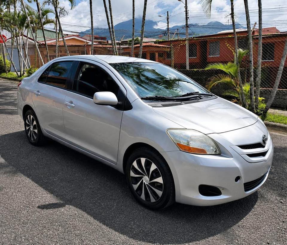 2008 Toyota Yaris - foto 2
