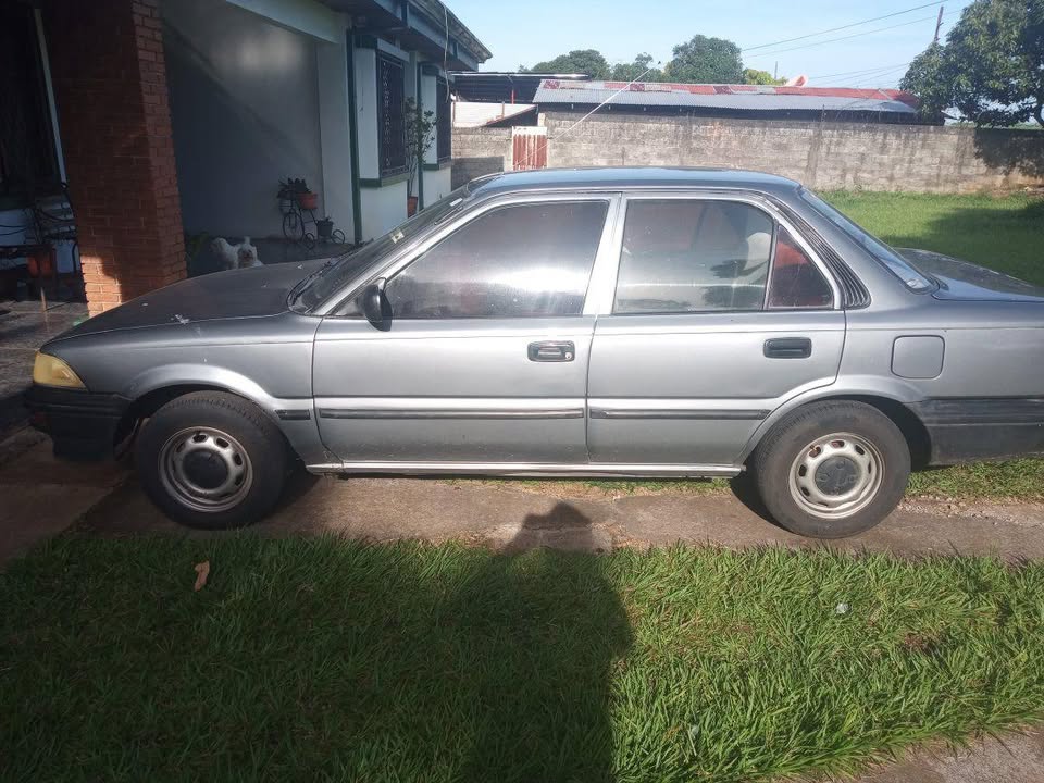 1989 Toyota Corolla - foto 2
