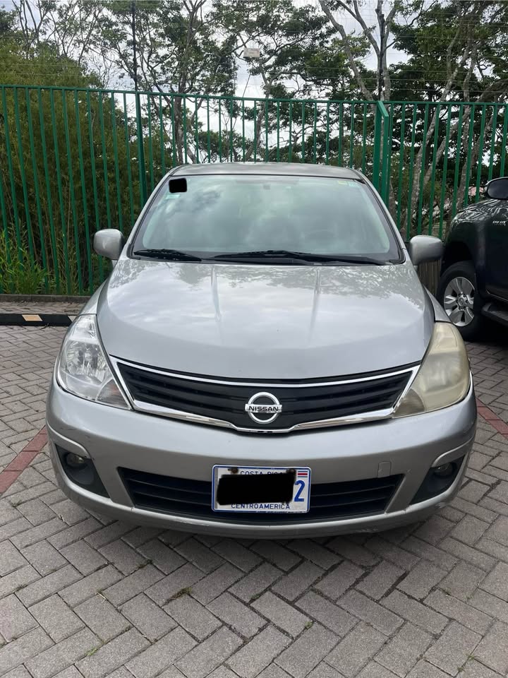 2010 Nissan Versa - foto 2