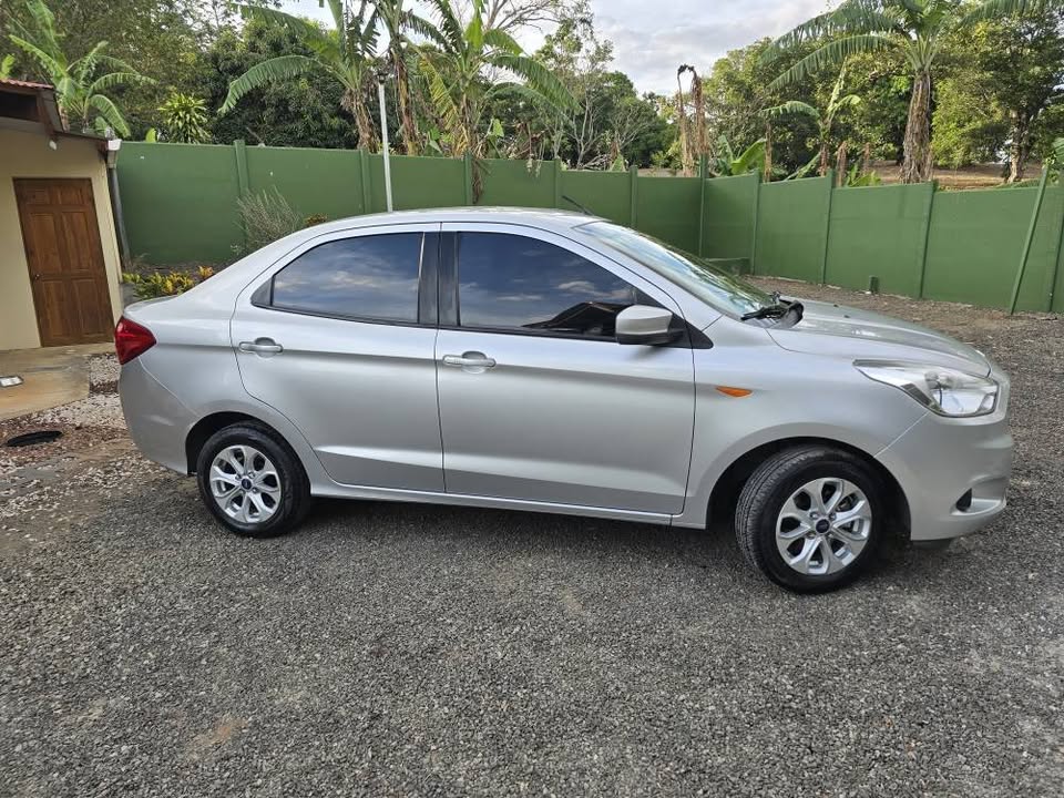2017 Ford Figo - foto 2