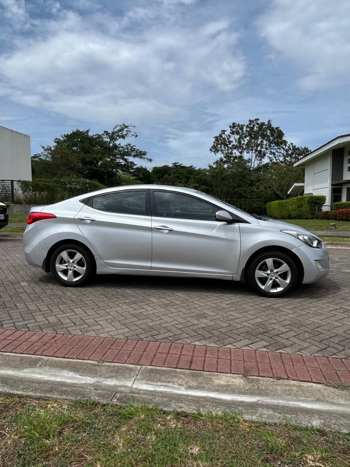 2012 Hyundai Elantra - foto 2